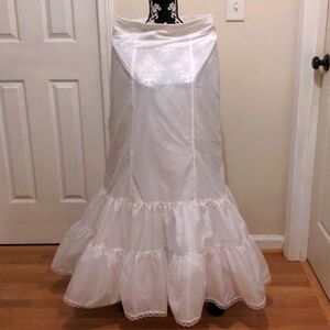 David's Bridal Waist to Floor Tiered Crinoline Slip, Size 14W